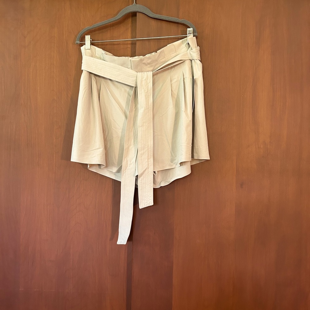 NWT Athleta skyline shorts